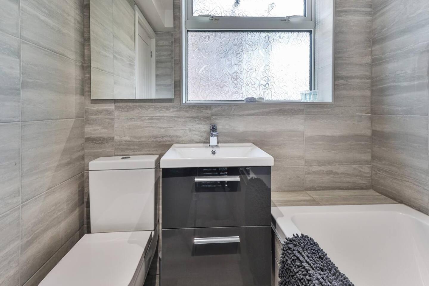 Newly Renovated 3 Bed 2 Bath Apartment & Parking 谢菲尔德 外观 照片