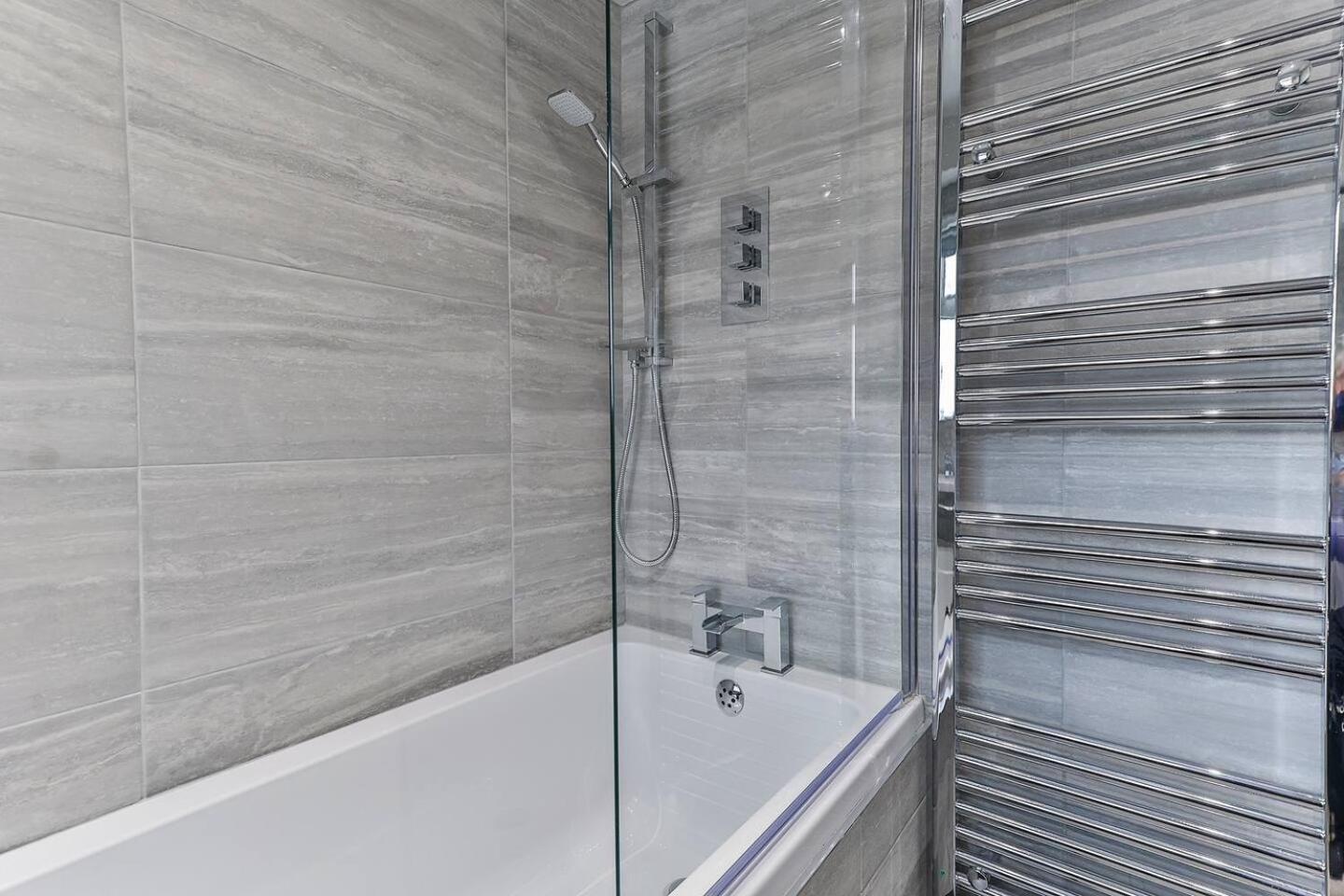 Newly Renovated 3 Bed 2 Bath Apartment & Parking 谢菲尔德 外观 照片