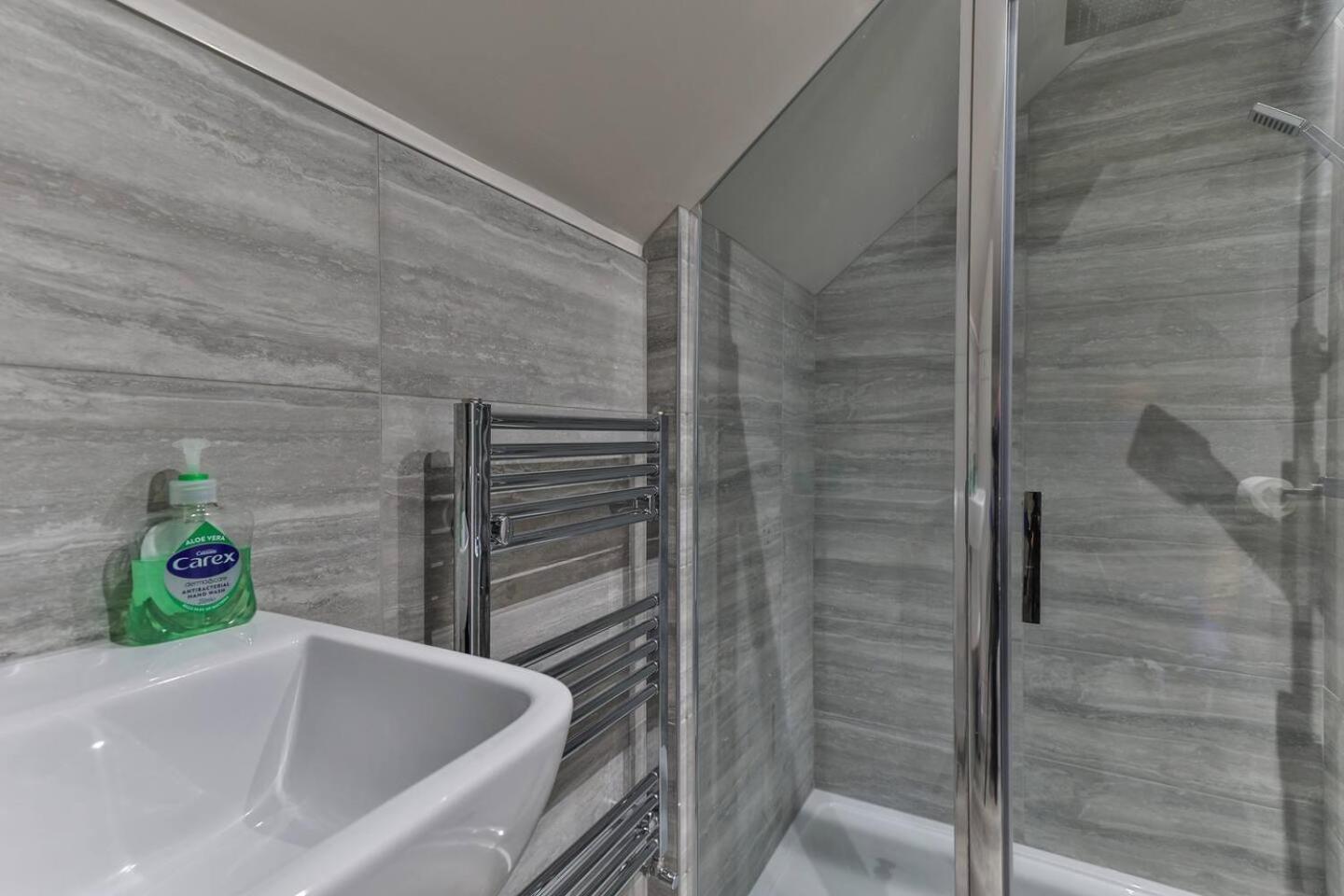 Newly Renovated 3 Bed 2 Bath Apartment & Parking 谢菲尔德 外观 照片